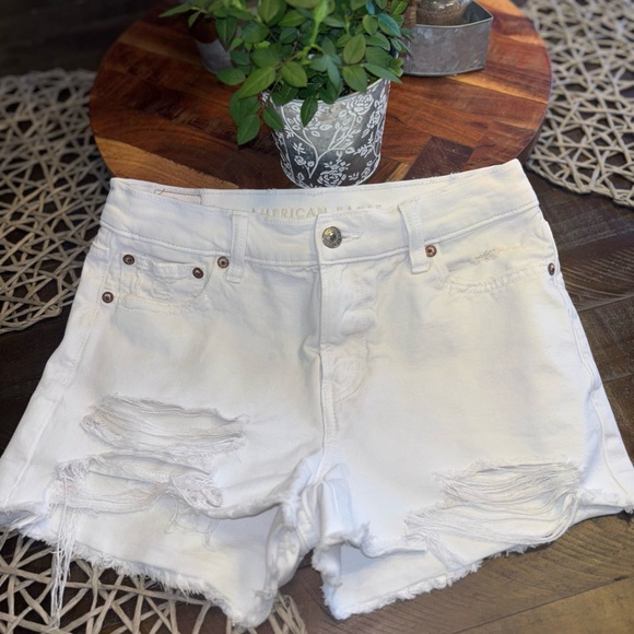 🇺🇸🦅American Eagle 🦅 🇺🇸 White Distressed Denim Shorts Size 0 - Picture 1 of 7